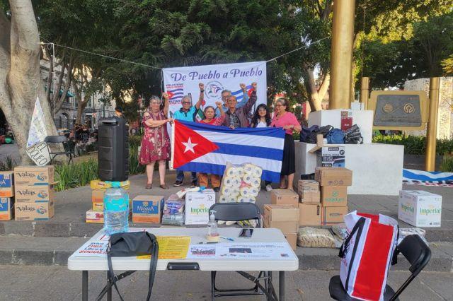 Poblanos colectan apoyos para mandar a Cuba