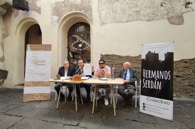 Integrantes de los colectivos Opción Ciudadana y Hermanos Serdán