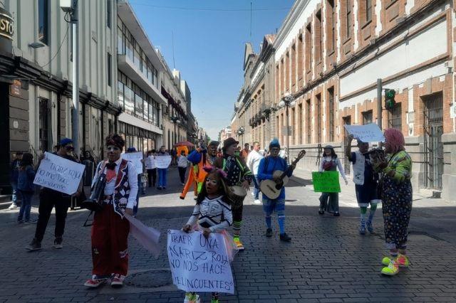 Payasos se manifiestan en el CH, exigen poder trabajar