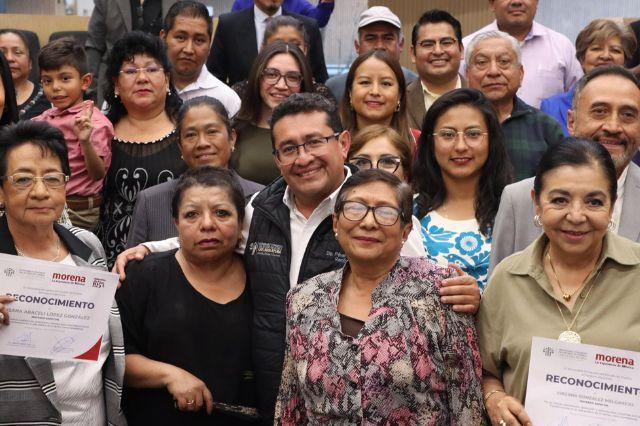 Presidente del Congreso con fundadores de Morena