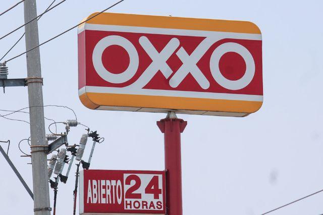 Letrero de una tienda Oxxo en Puebla