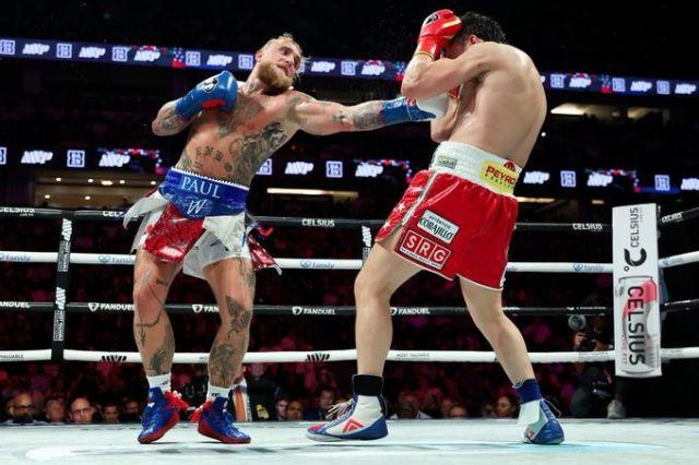 Domina Jake Paul a Julio César Chávez Jr. por decisión unánime