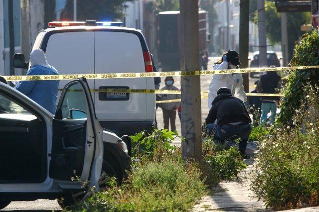 Unidad del Semefo, personal de la FGE y líneas de policía