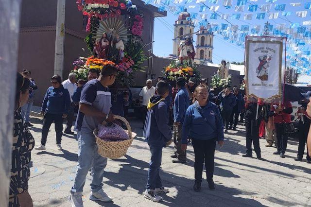 Fieles celebran en Santiago Alseseca