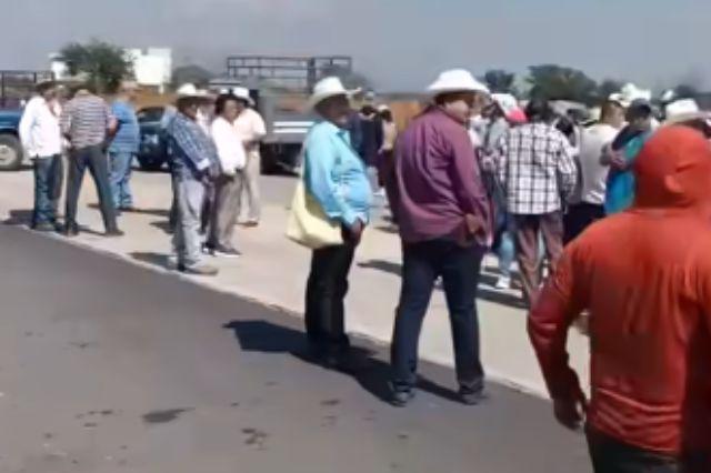 Bloquean la Siglo XXI