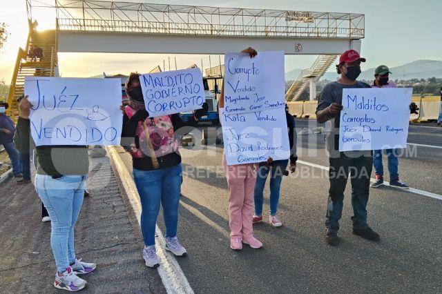 Ejidatarios bloquean la México-Puebla