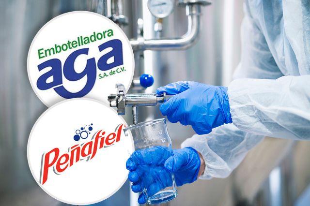 Marcas de agua con unas manos en un laboratorio