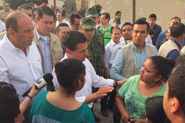 El mandatario evaluó los daños dejados por el tornado de 6 segundos