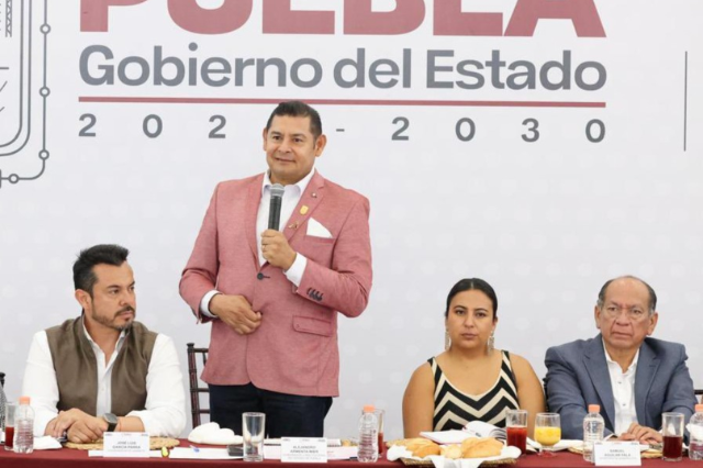 De izquierda a derecha: José Luis García Parra, Alejandro Armenta Mier, Daniela Stephanie Pérez Calderón y Samuel Aguilar Pala: imagen ilustrativa