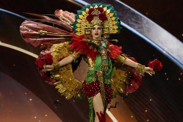 Fátima Bosch deslumbra en la Gala de Traje Típico de Miss Universo 2025