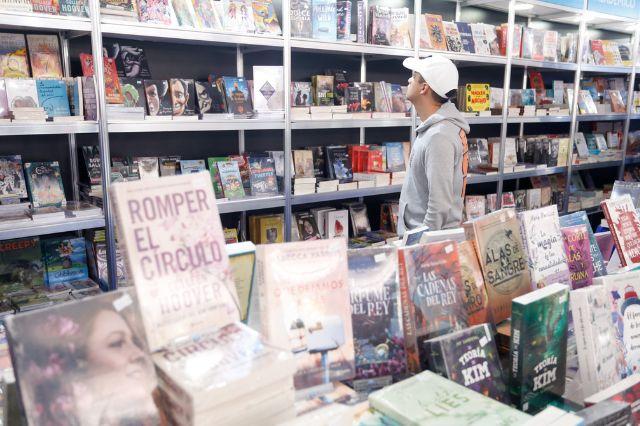 Feria del Libro de Roma abre entre protestas por editorial polémica