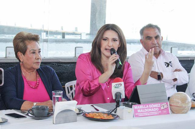 Modesta Delgado, Maiella Gómez y Elpidio Díaz