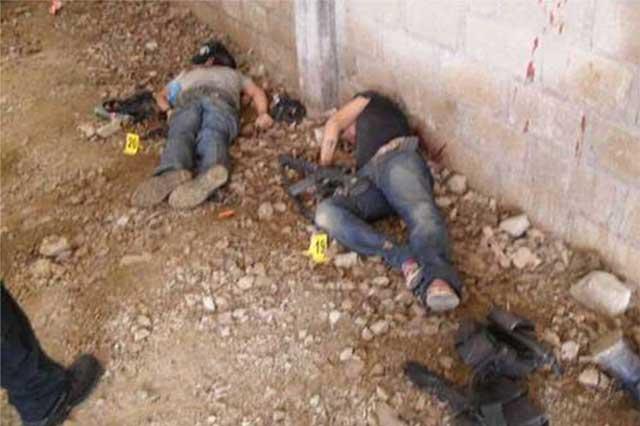 Luego de los hechos los cadáveres fueron numerados; en la pared se aprecian huellas de sangreFoto Agencia MVT