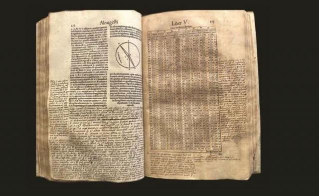 Hallan libro del siglo XVI con anotaciones de Galileo Galilei