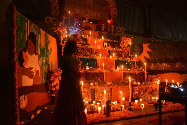 Ixcaquixtla realiza Concurso de Ofrendas para celebrar el Día de Muertos
