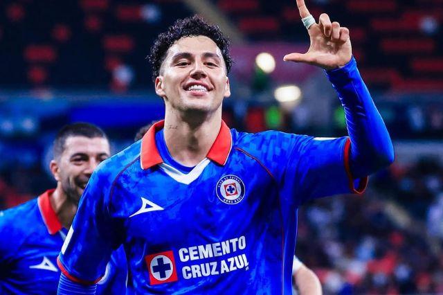Jorge Sánchez negocia salida de Cruz Azul rumbo a Europa