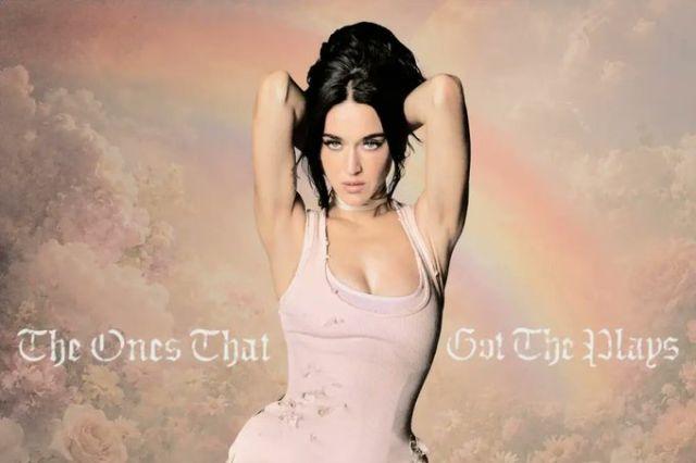 Katy Perry en la portada de The Ones That Got The Plays
