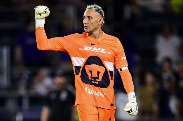 Keylor Navas vive su primer partido en CU bajo la lluvia