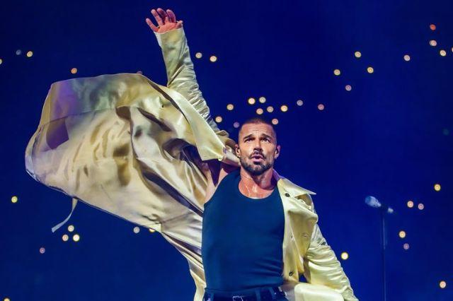  Ricky Martin duarnte un concierto 
