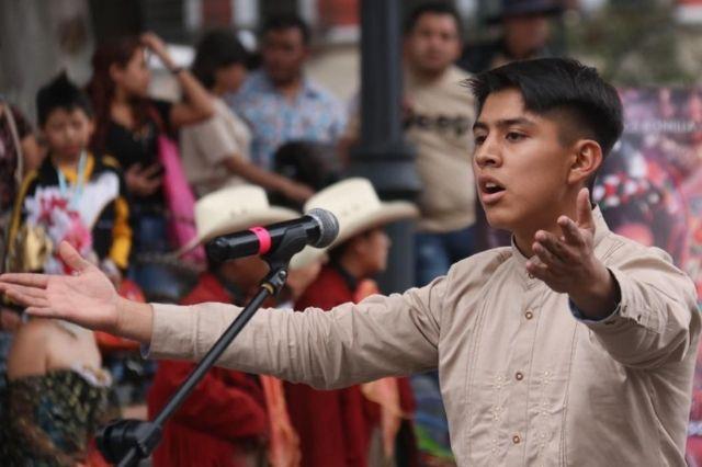 La poesía debe ser para todos: Juan Celis
