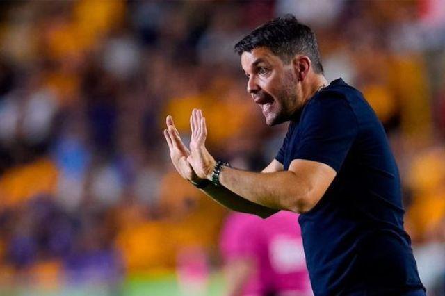 Larcamón provoca a Puebla y presume que Cruz Azul es un grande
