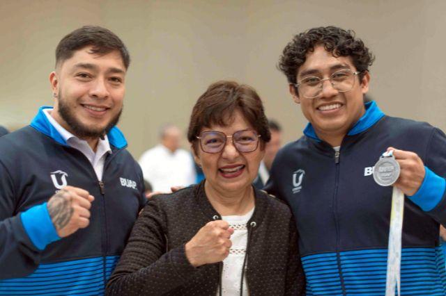 Rectora Lilia Cedillo entrega reconocimientos a medallistas BUAP de la Universiada Nacional