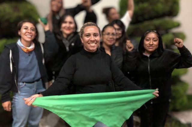 Al centro, activista Sheridan Mata Balderas