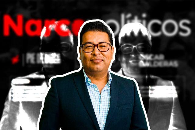 Nestor Camarillo al centro, fondo negro
