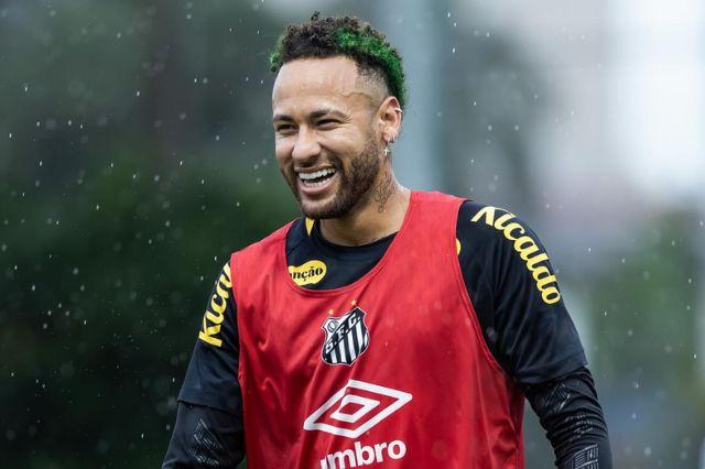 Neymar renueva con Santos hasta 2026 y confirma su continuidad