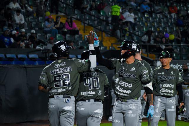 Olmecas de Tabasco arrolla a Pericos en el Hermanos Serdán