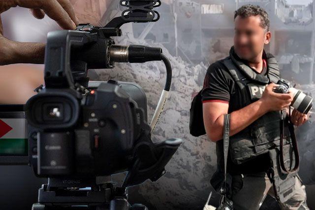 Periodista con inmueble destrozado detrás 