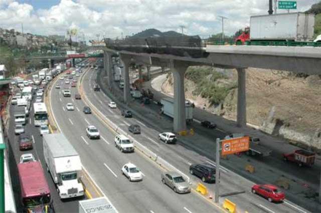 Aspecto parcial del Viaducto Bicentenario sobre el Periférico, en el estado de México. Foto Archivo La Jornada