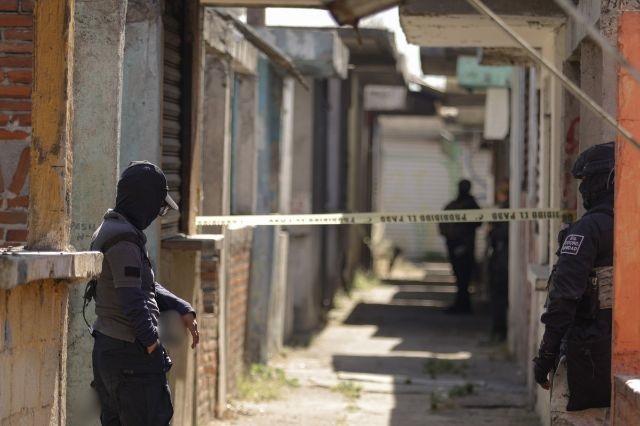 Operativo en el mercado Morelos; hay excavaciones tras reporte de hallazgo de restos humanos