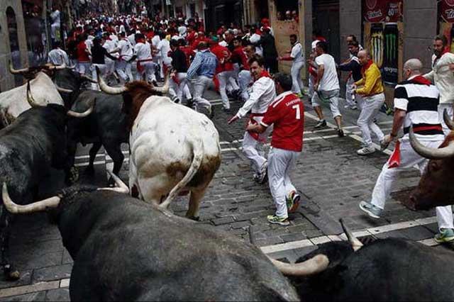Un recorrido muy rápido con 2’ y 10’’ con mucho colorido y arriesgadas escenas de mucha plasticidad brindan los “Miuras”