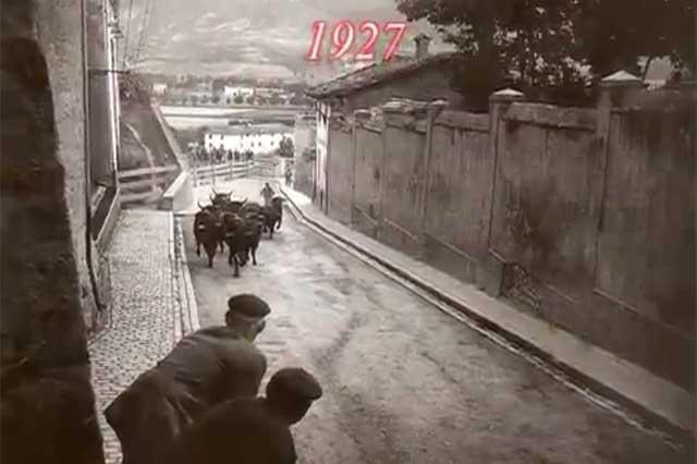 Otra imagen de historia; “Ahí viene el encierro”, por las calles de Pamplona. Año de 1927