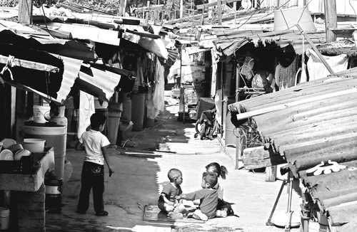En 2012, de 600 mil familias que habían dejado Oportunidades por haber mejorado sus condiciones de vida, 70 por ciento volvió a la miseria, según datos del mismo programa Foto Francisco Olvera
