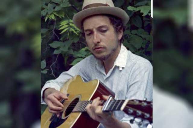 Bob Dylan, cuyo nombre es Robert Allen Zummerman. Nació en 1941