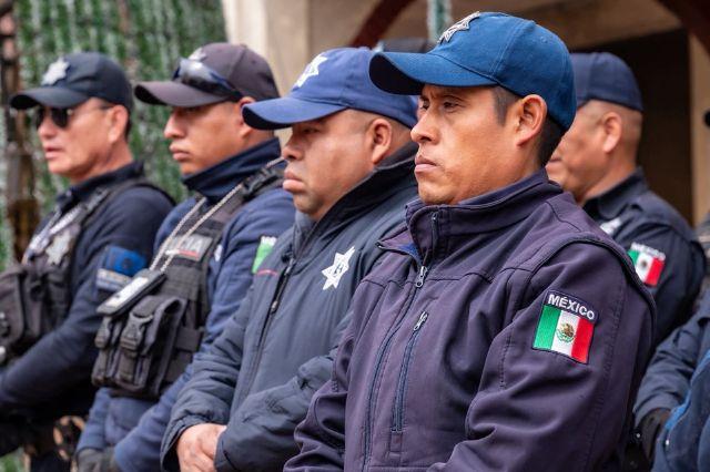 Policías en Naupan
