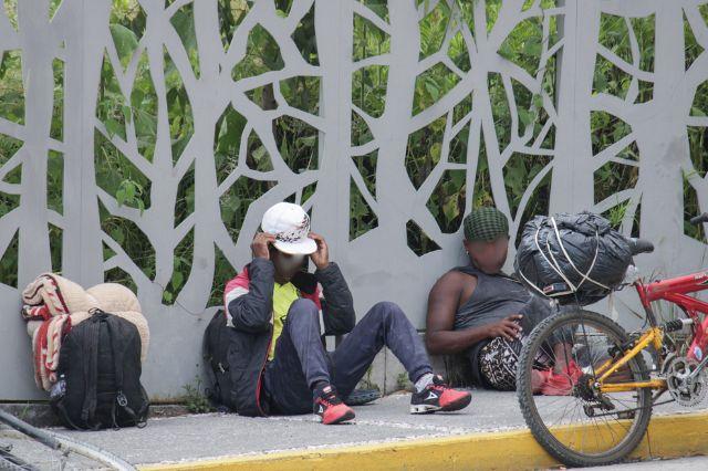 Migrantes recostados 