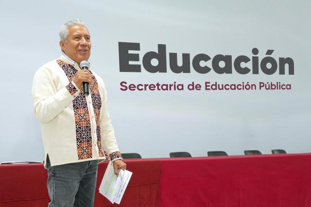 Secretario de Educación Pública de Puebla, Manuel Viveros