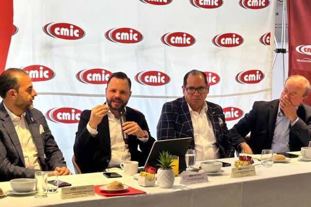 David Aysa con integrantes de la CMIC