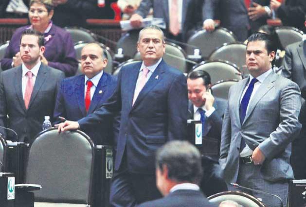 La bancada del PRI, que encabeza Fabio Beltrones, acusa defraudación al amparo del poder de parte del Gobernador de Sonora./Foto: A.Reforma
