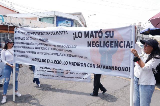 Protesta en el ISSSTEP