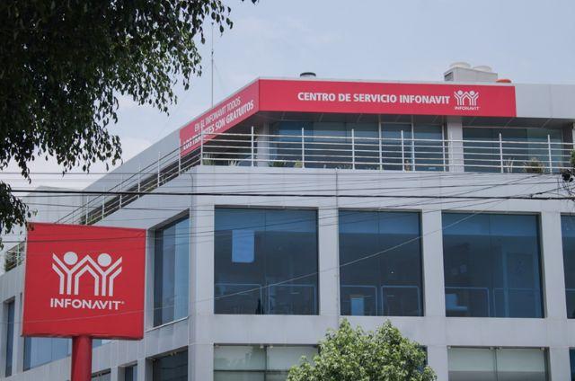 Fachada de las oficinas de Infonavit en Puebla