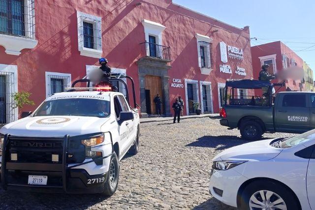 En la gráfica, una patrulla de la Guardia Nacional y otra del Ejército, frente a Casa Aguayo