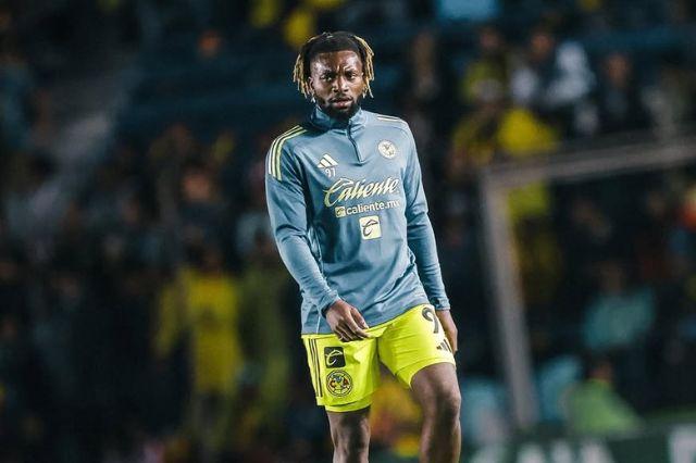 Saint-Maximin denuncia acto de racismo contra sus hijos