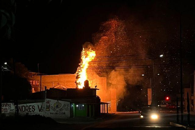 Se incendia árbol en Tecamachalco