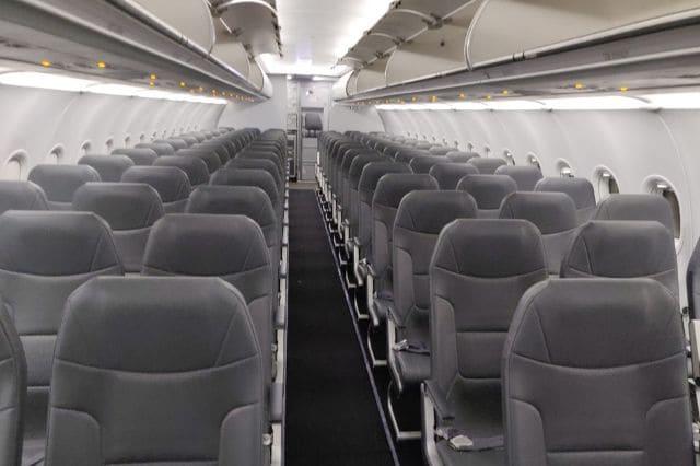 interior de un avión estadunidense