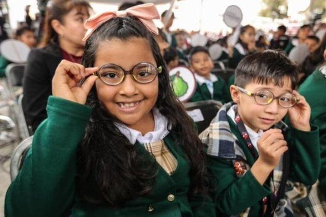 Revisa si tu hijo recibirá lentes gratis con el programa de la SEP