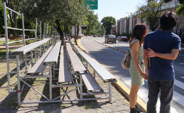 Vas a ir al desfile del 5 de Mayo, aprovecha las gradas y sillas gratis